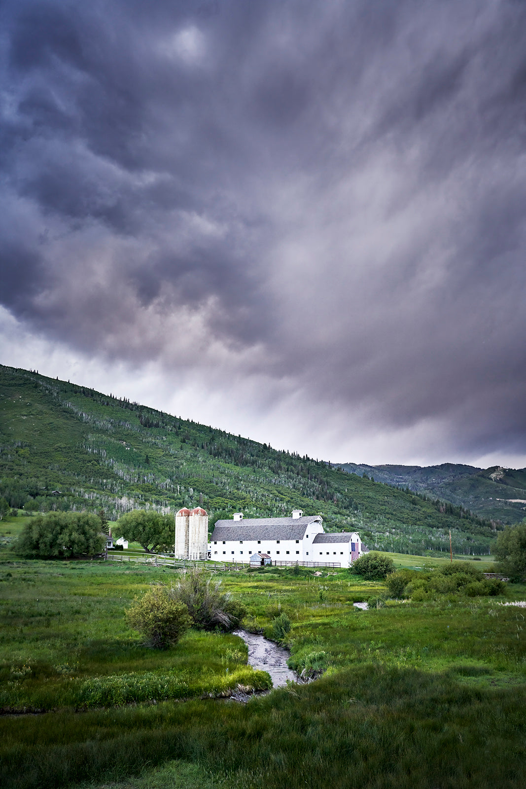 Stormy White Barn Greeting Card Set